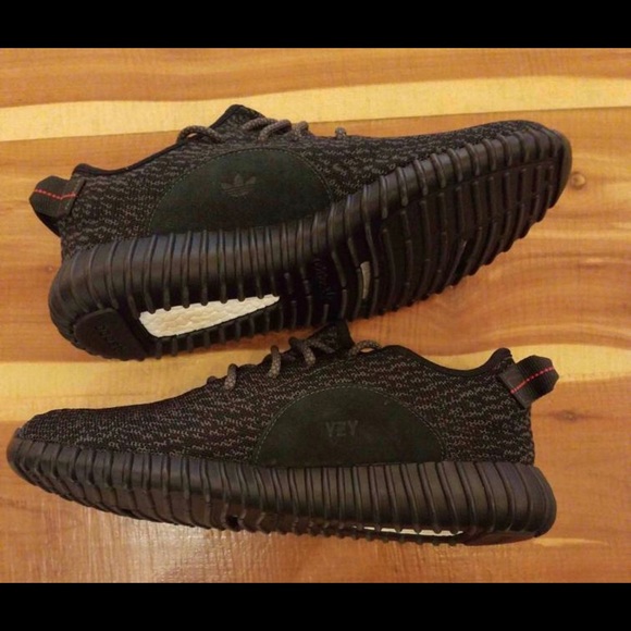 Yeezy 350 Pirate Blacks Size 11 - Picture 2 of 6